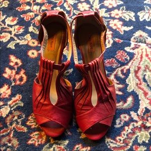 Miz Mooz red leather heels 8.5 fits like an 9